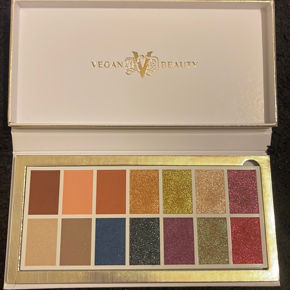 Kat con D edge of Reality Pallete